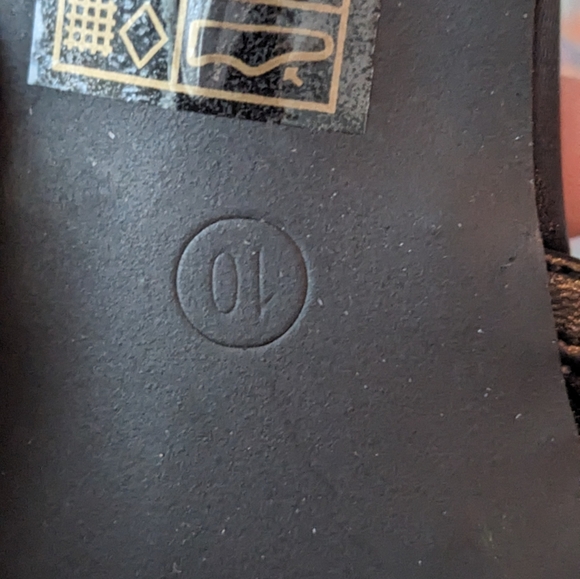 Shoes - Picture 4 of 4